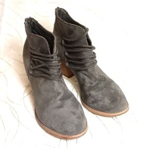3/$50 Very G  Ankle Boots!